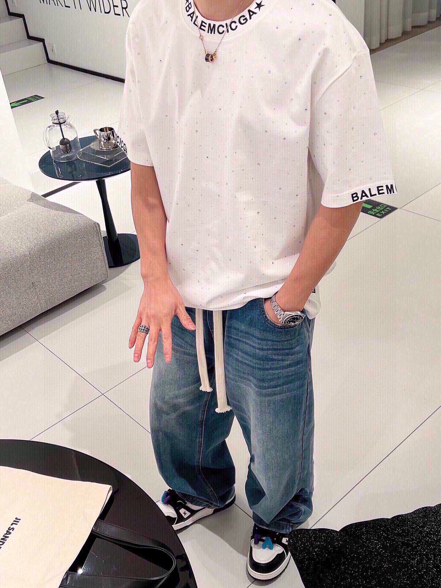 P Bal巴黎 春夏新款刺绣字母烫钻重工短袖T恤  前后成衣满钻设计 领口 袖口刺绣设计，巴黎最新爆🔥款