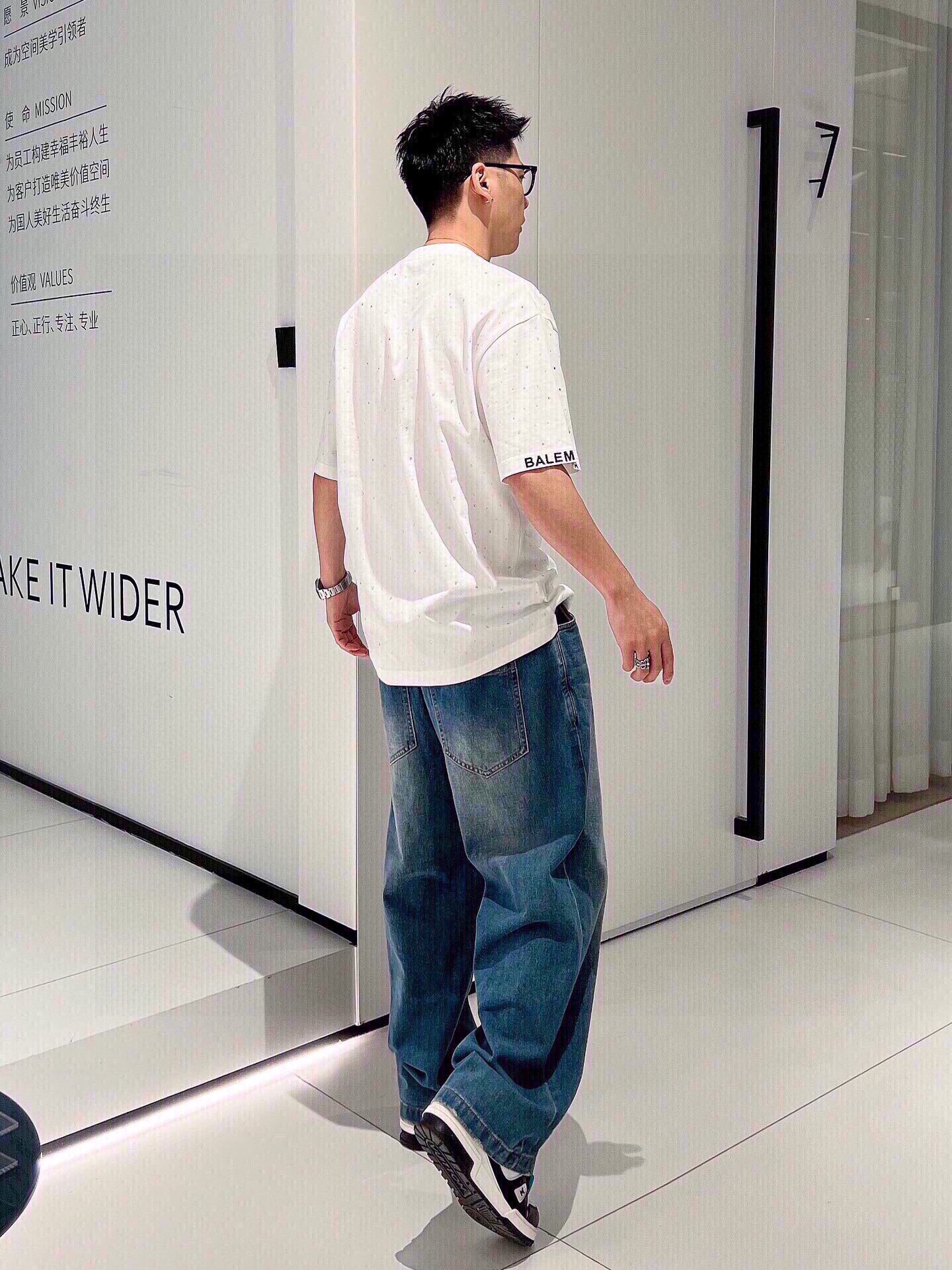 P Bal巴黎 春夏新款刺绣字母烫钻重工短袖T恤  前后成衣满钻设计 领口 袖口刺绣设计，巴黎最新爆🔥款