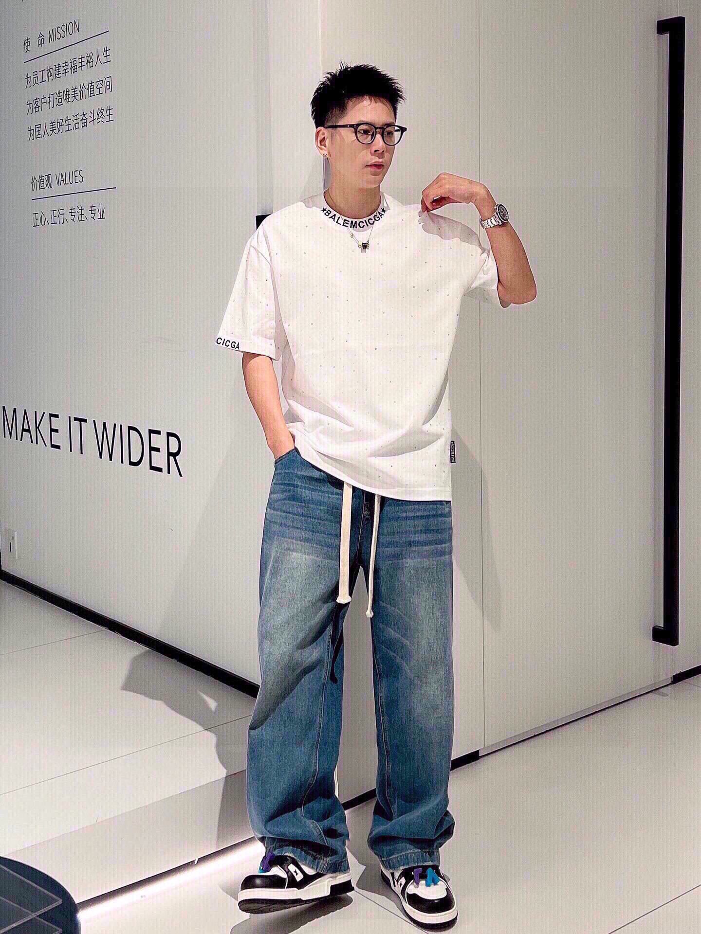 P Bal巴黎 春夏新款刺绣字母烫钻重工短袖T恤  前后成衣满钻设计 领口 袖口刺绣设计，巴黎最新爆🔥款