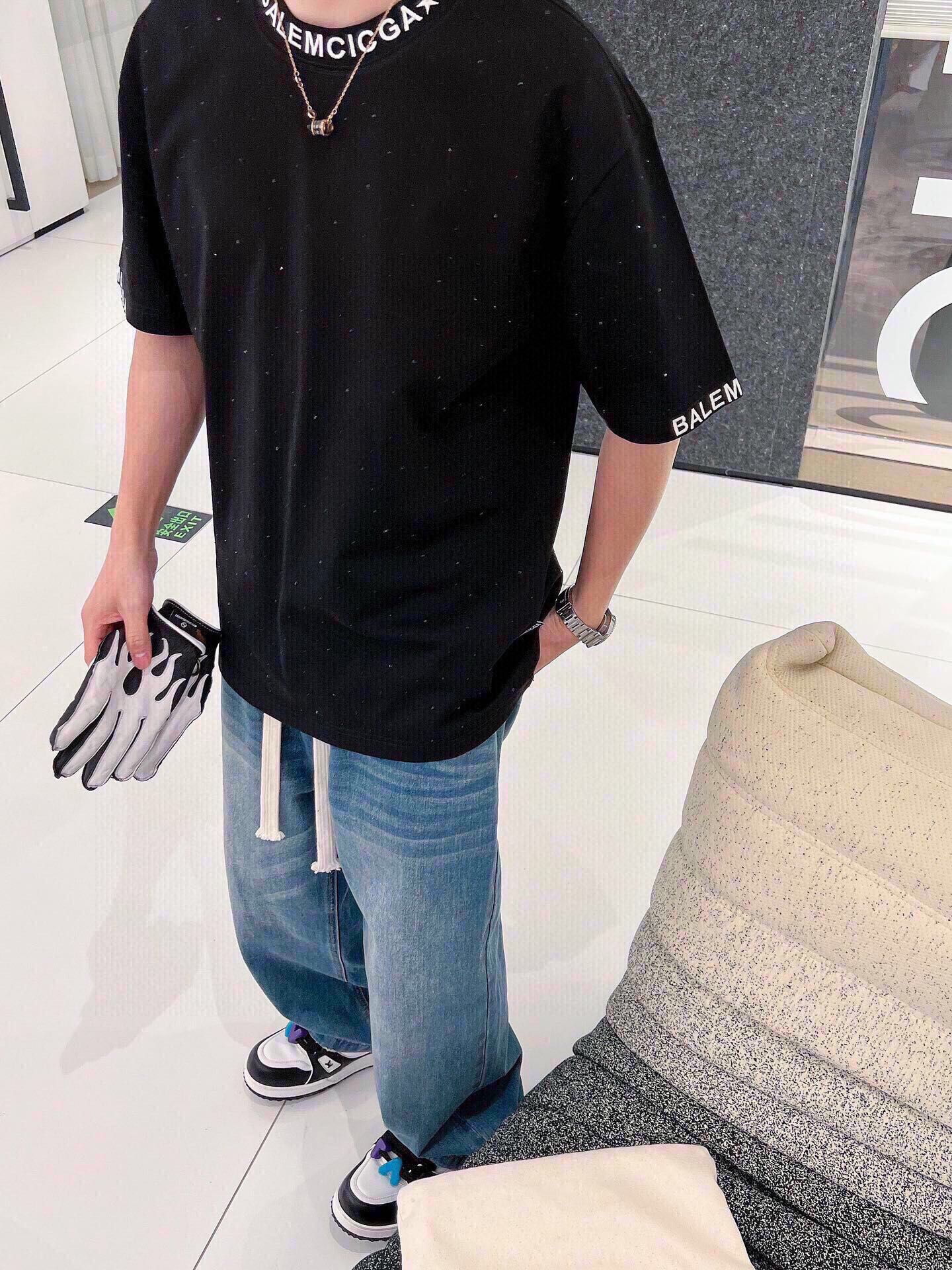 P Bal巴黎 春夏新款刺绣字母烫钻重工短袖T恤  前后成衣满钻设计 领口 袖口刺绣设计，巴黎最新爆🔥款