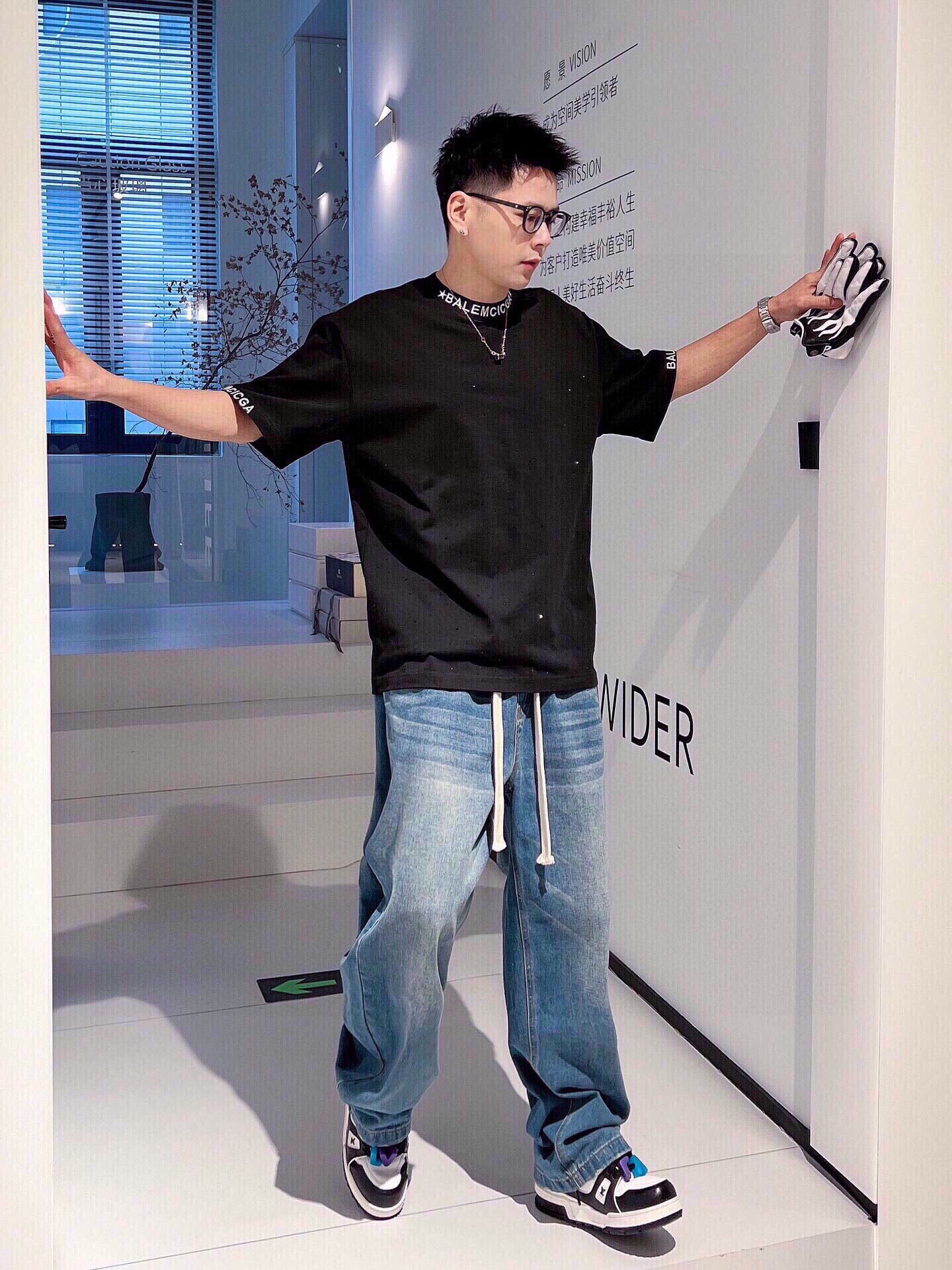 P Bal巴黎 春夏新款刺绣字母烫钻重工短袖T恤  前后成衣满钻设计 领口 袖口刺绣设计，巴黎最新爆🔥款