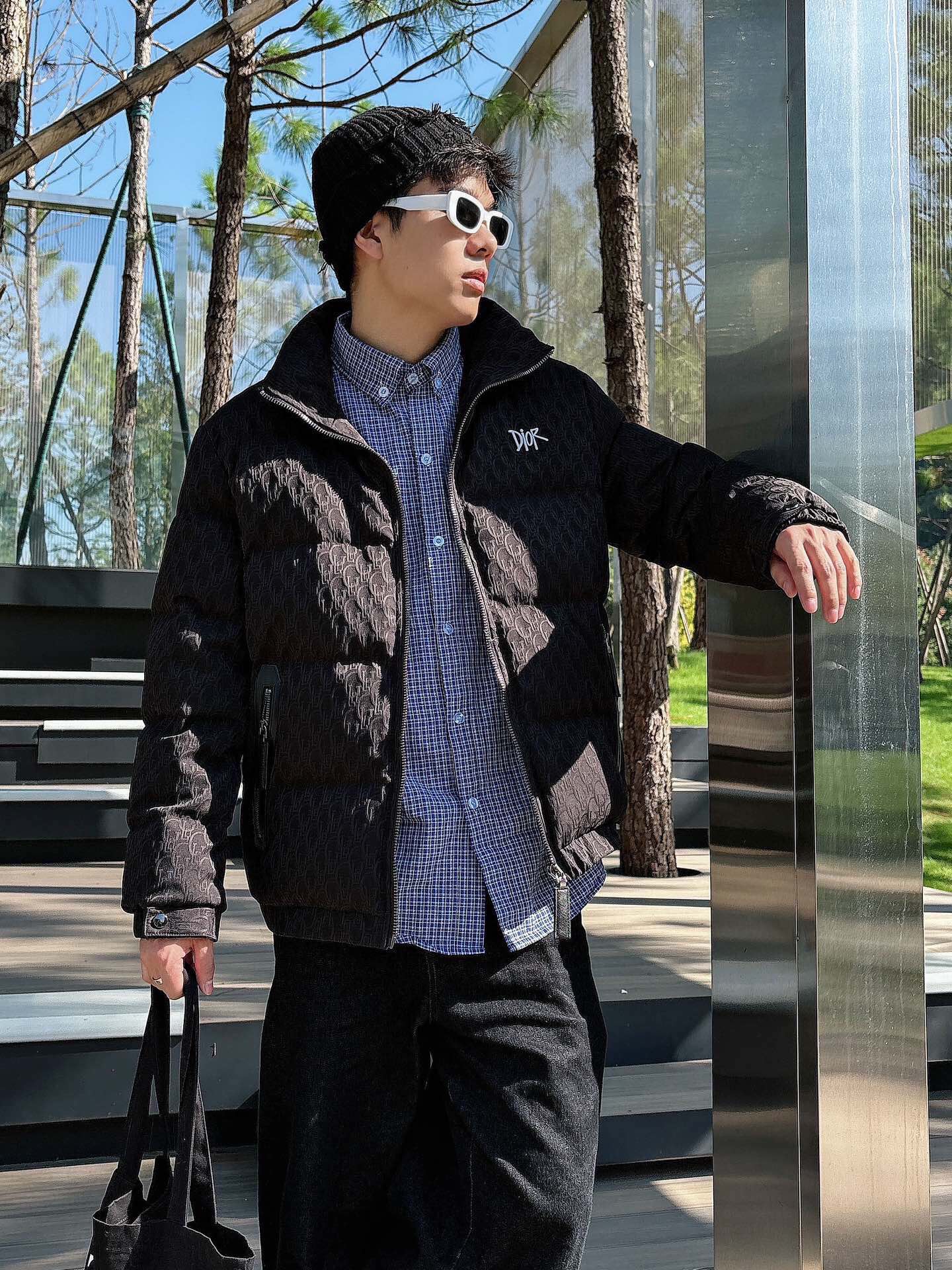 P Drit ⁽高定款⁾ FW新品暗纹提花羽绒服。甄选优质科技聚纤维面料打造，采用独特的暗纹提花工艺，使