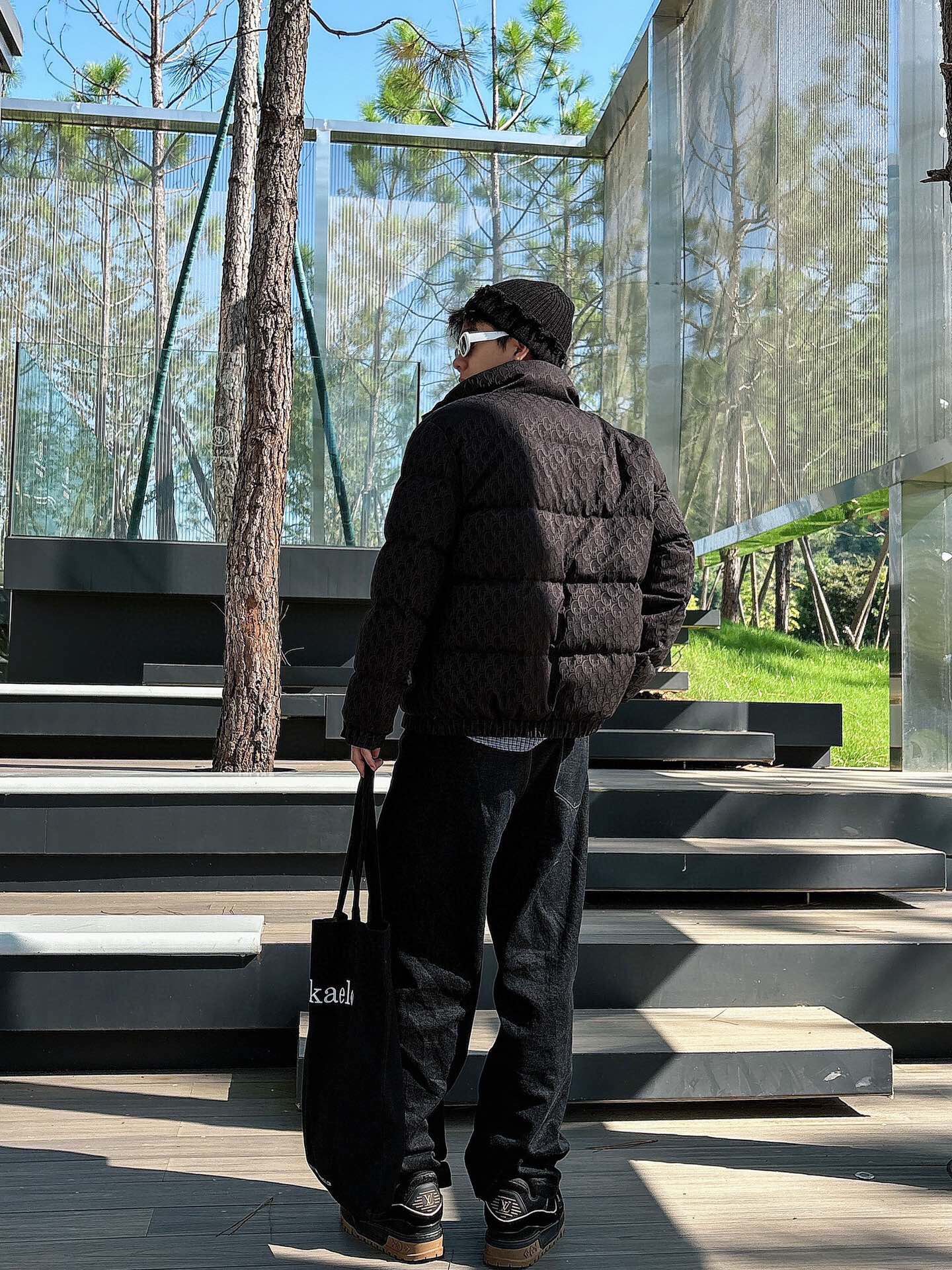 P Drit ⁽高定款⁾ FW新品暗纹提花羽绒服。甄选优质科技聚纤维面料打造，采用独特的暗纹提花工艺，使