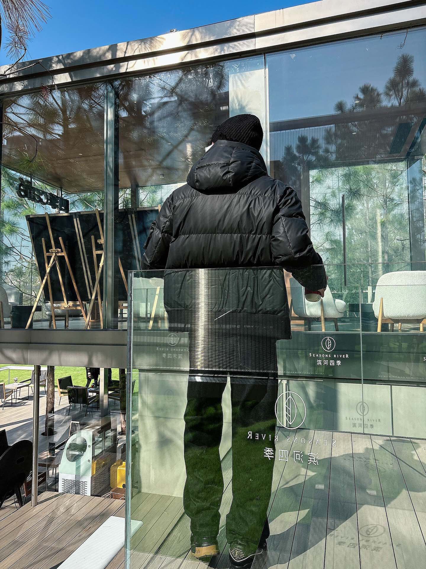 P 普拉达 秋冬新款羽绒服。全部90绒的。带着经典的Logo组合搭配，第一眼看到就是满满的视觉冲击，保暖