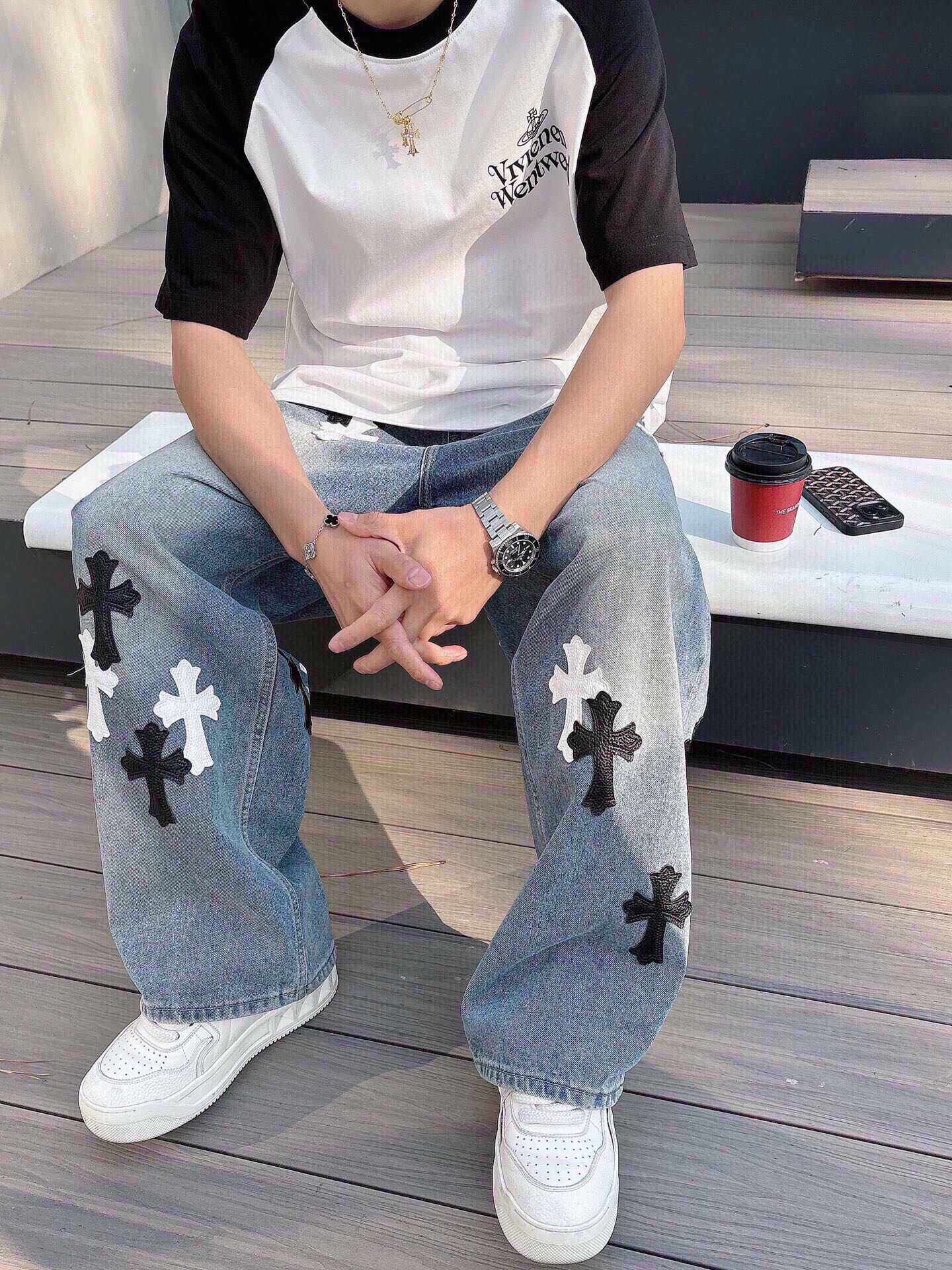 P 130💰Vi*ienne Westwood 西太后 宽松阔版 短袖T松弛的宽松版型设计兼备了时尚与舒适 西太后标识LOGO图案做立体植绒工艺 使其款式休闲百搭且不失出街时尚感。男女同款。

颜色: 白色
码数: M~3x
款号:1068