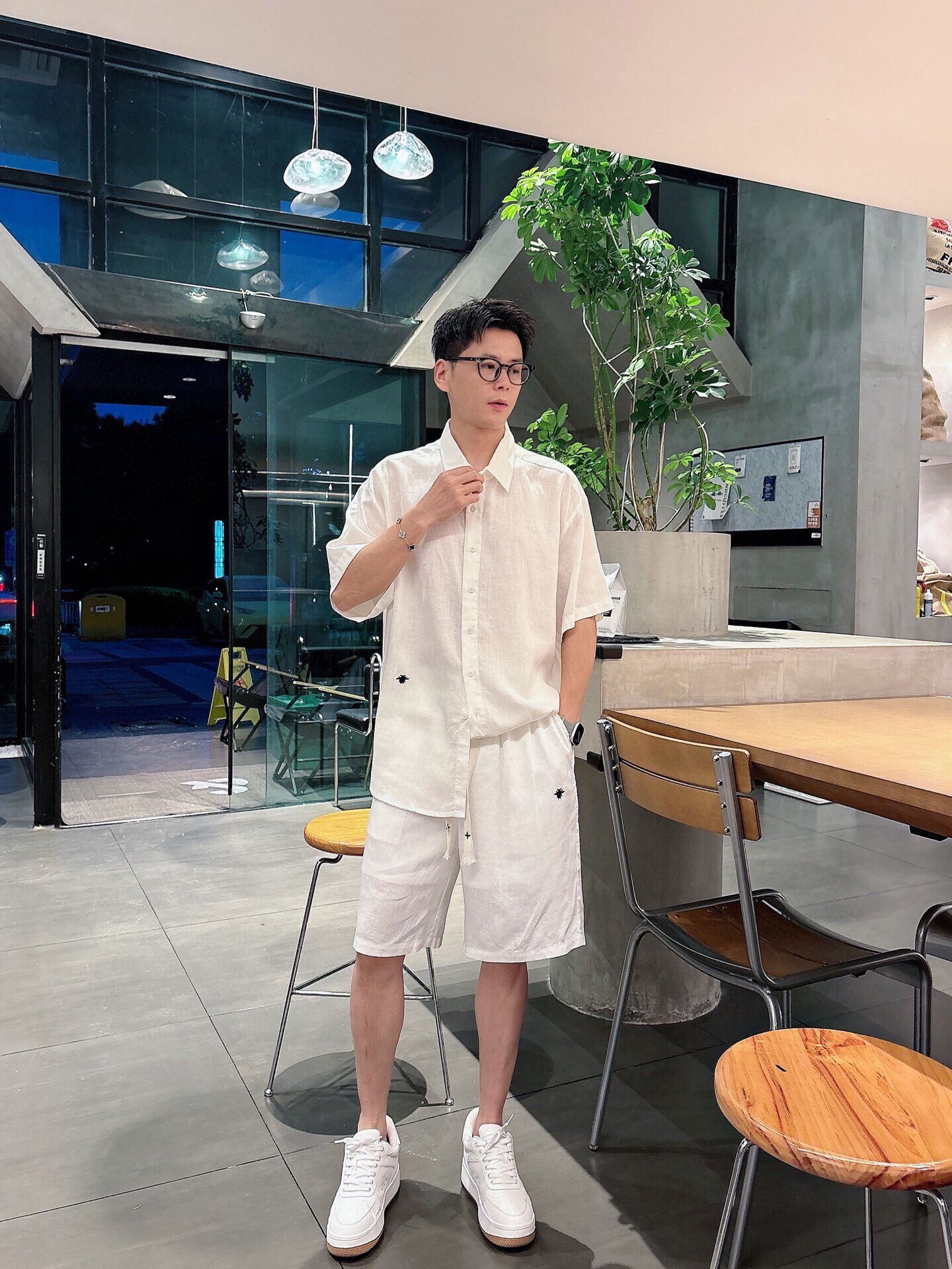 NO:595478,Pants P Clothes P Tencel ramie casual pants of the same style in the spring and summer counters, full of casual atmosphere, Tencel linen fabric is enough tone, and the knotted texture of linen makes the overall fabric more retro, which balances the wrinkle-prone characteristics of linen to a certain extent. The fabric is cool and breathable, soft but stiff, a must-have. Color: black white khaki Size: m~3x Style number: 23092076, alexander  wang19860909裤子P 衣服P  春夏专柜同款天丝苎麻休闲裤,休闲的氛围感拉满,天丝亚麻面料足够腔调,亚麻自带的麻结肌理,让整体布面更有复古感,一定程度上平衡了麻料易皱的特性,布面凉感且透气,柔软但有挺括度,必备品. 颜色: 黑色 白色 卡其 码数:m~3x 款号:23092076,,alexander wang,Men's clothing