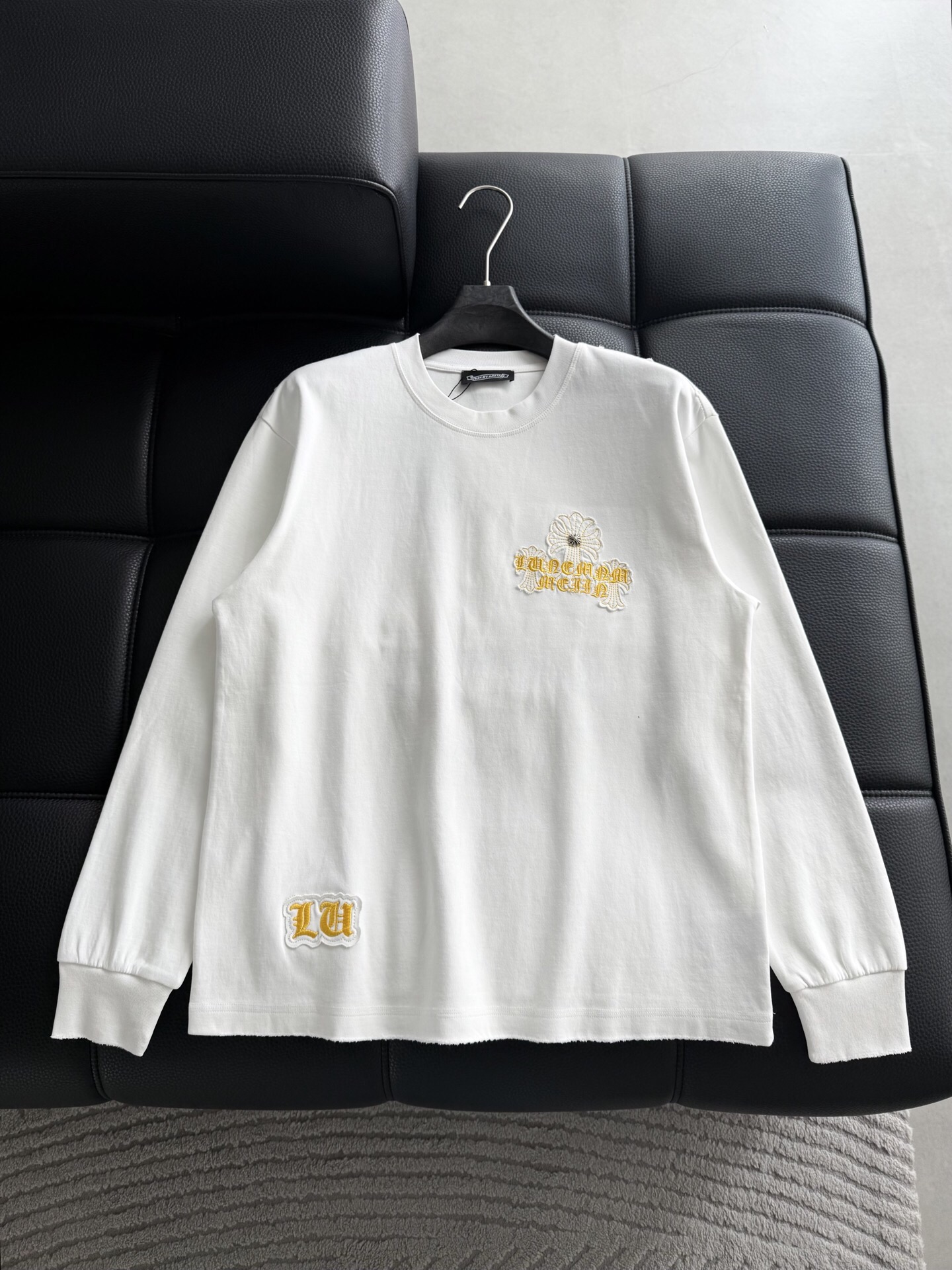 NO:595468,P Croxin's new debut counter, the latest long-sleeved high-end customized design, avant-garde and fashionable!  The brand logo is embroidered with heavy craftsmanship. High-end customized Xinjiang cotton is soft to the touch and comfortable to wear. Exquisite stitching at the counter level. Fine workmanship. The upper body effect is incomparably handsome!  A must-have item for a stylish man!  Color black white Size M-3XL Style number: 3567, chrome hearts, alexander wang19860909P 克罗心 新款首发专柜最新款长袖 高端订制 设计前卫时尚！品牌logo重工艺设计刺绣.高端定制新疆棉 手感柔软.穿着舒适.专柜级别精致车线.做工精细.上身效果无敌帅气！型男必备单品！ 颜色黑色 白色 码数M-3XL 款号:3567,,chrome hearts,alexander wang,Men's clothing