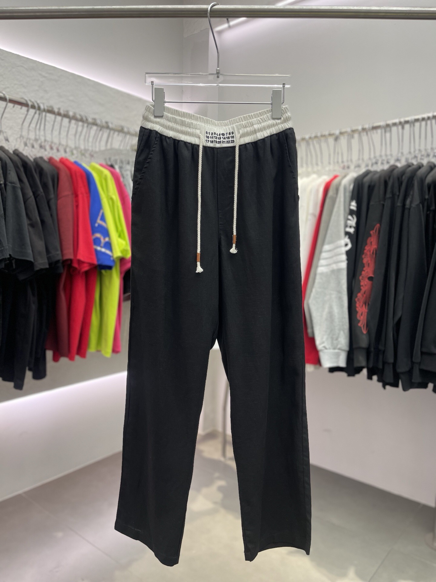 Ropa P 220. Pantalones P 245. Número de estilo: 5889+3781