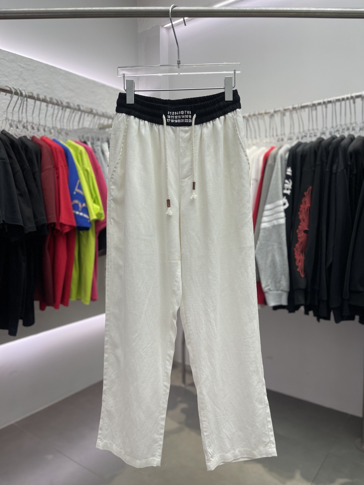 Ropa P 220. Pantalones P 245. Número de estilo: 5889+3781