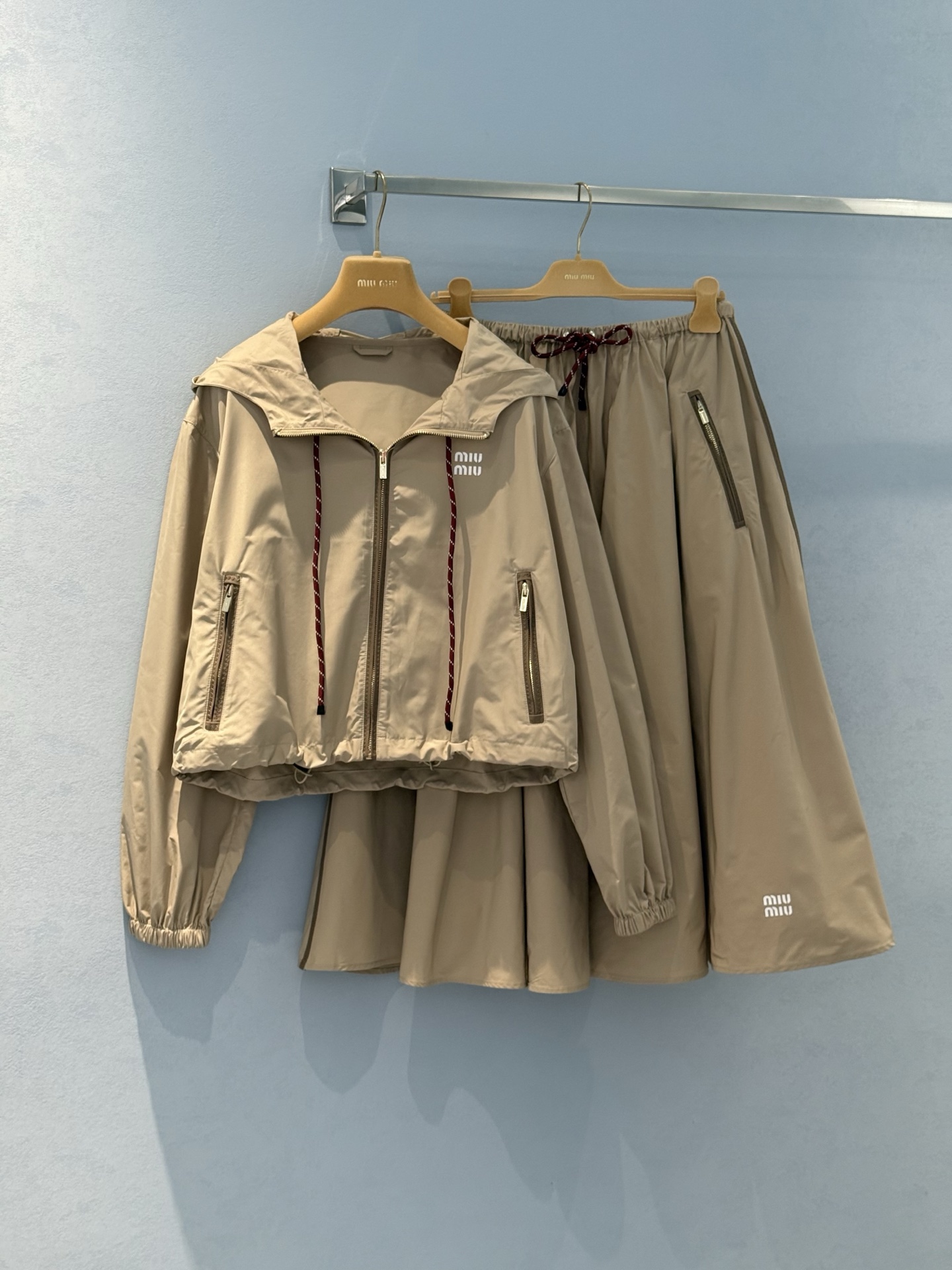 SML First-Class Female Clothes: Stylish, Comfortable, and Waterproof Options