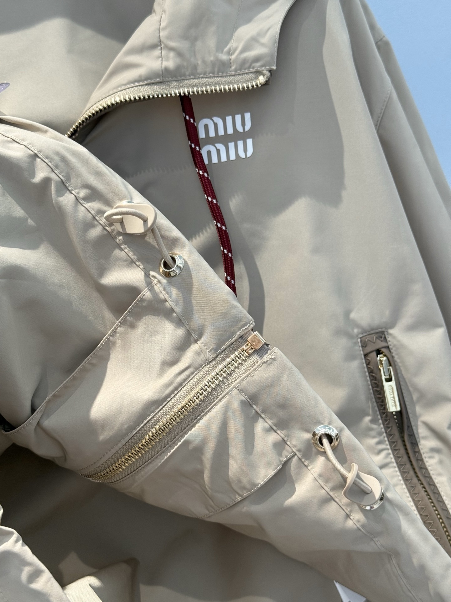 SML First-Class Female Clothes: Stylish, Comfortable, and Waterproof Options - 图片 8