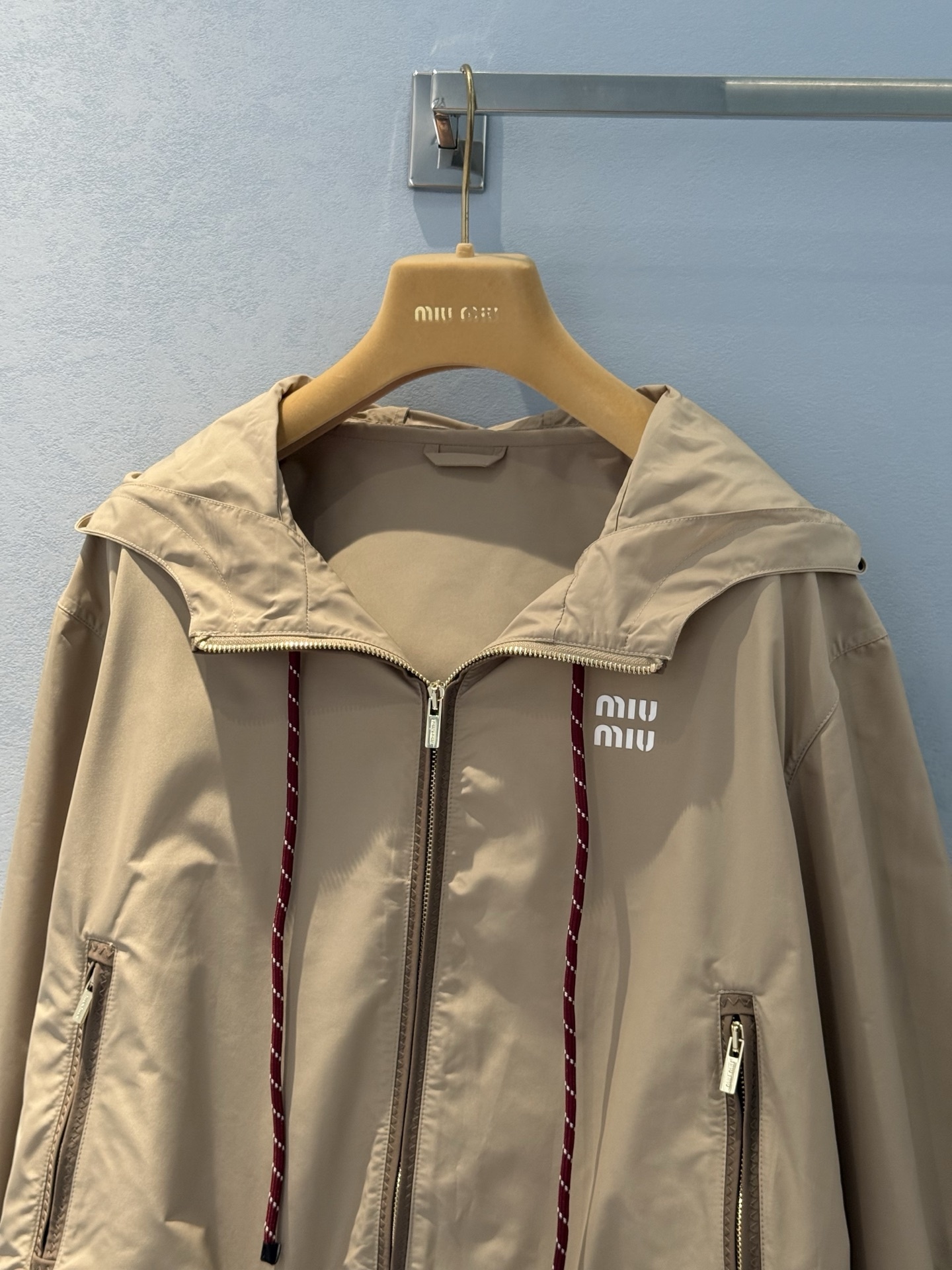 SML First-Class Female Clothes: Stylish, Comfortable, and Waterproof Options - 图片 4