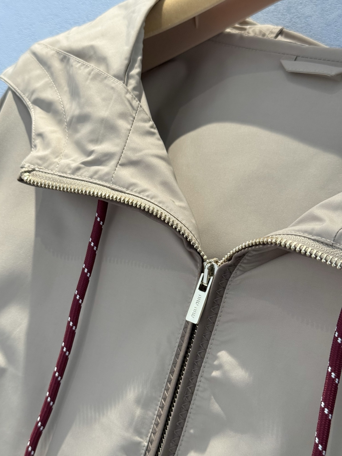 SML First-Class Female Clothes: Stylish, Comfortable, and Waterproof Options - 图片 6