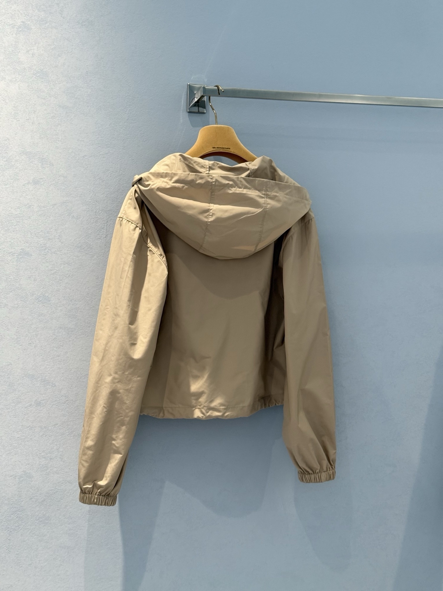 SML First-Class Female Clothes: Stylish, Comfortable, and Waterproof Options - 图片 3