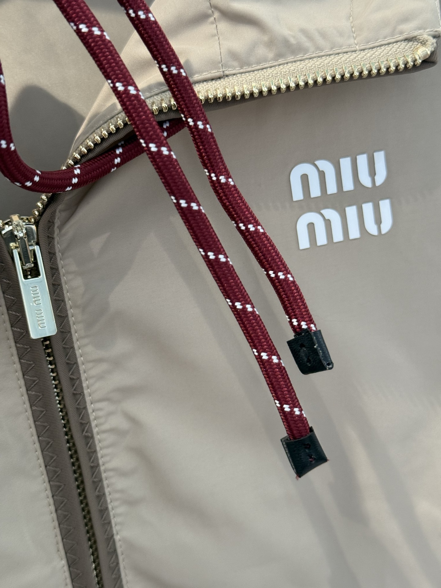 SML First-Class Female Clothes: Stylish, Comfortable, and Waterproof Options - 图片 5