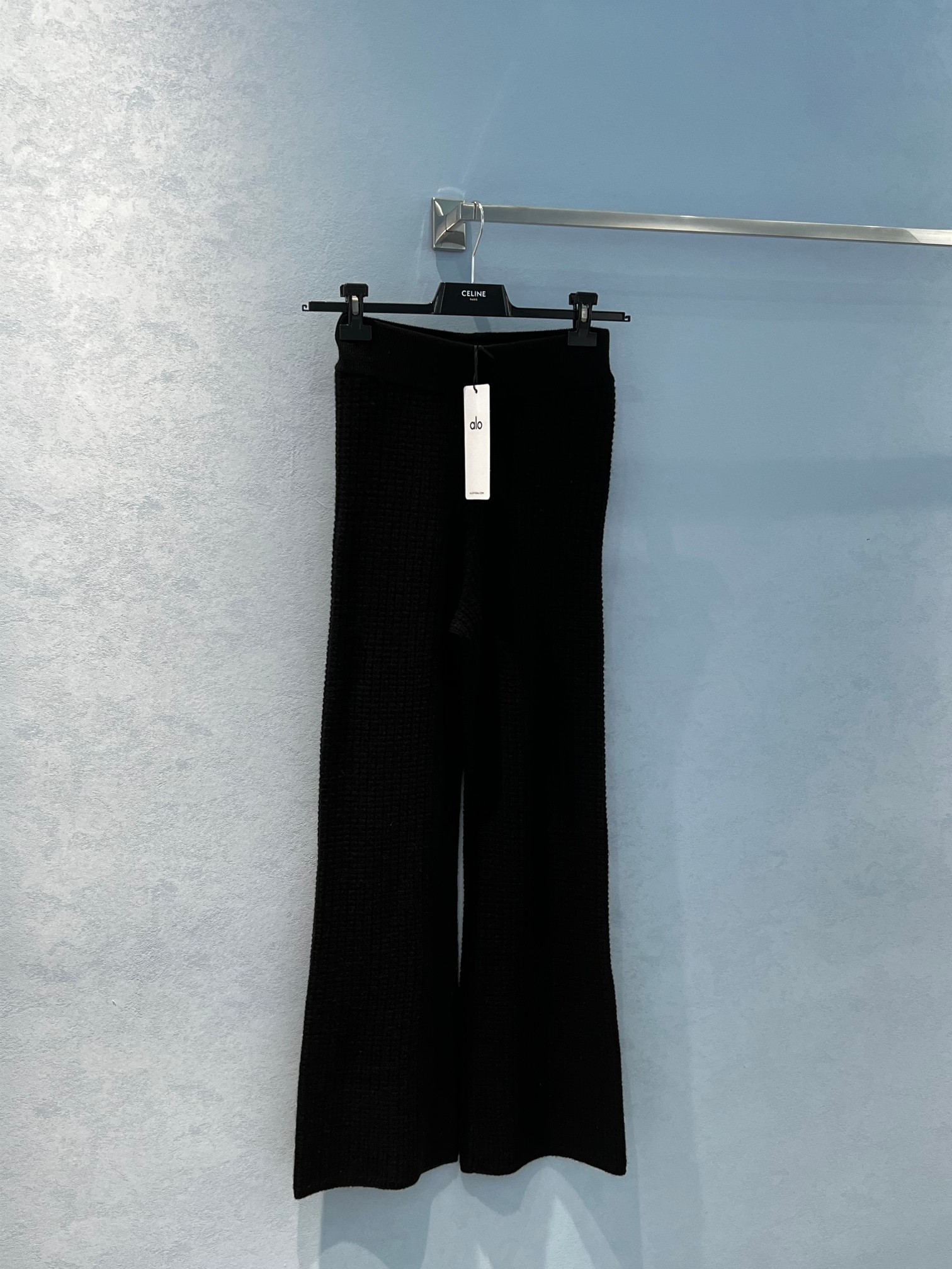 Alo-Wavg Knitted Broad-Legged Pants: Comfortable and Stylish Suit for Women - 图片 4