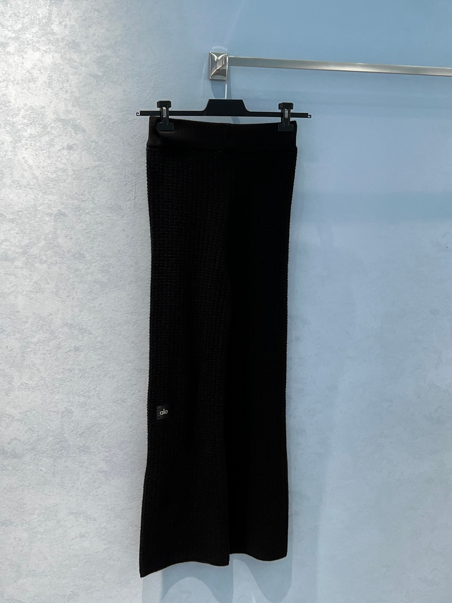 Alo-Wavg Knitted Broad-Legged Pants: Comfortable and Stylish Suit for Women - 图片 1