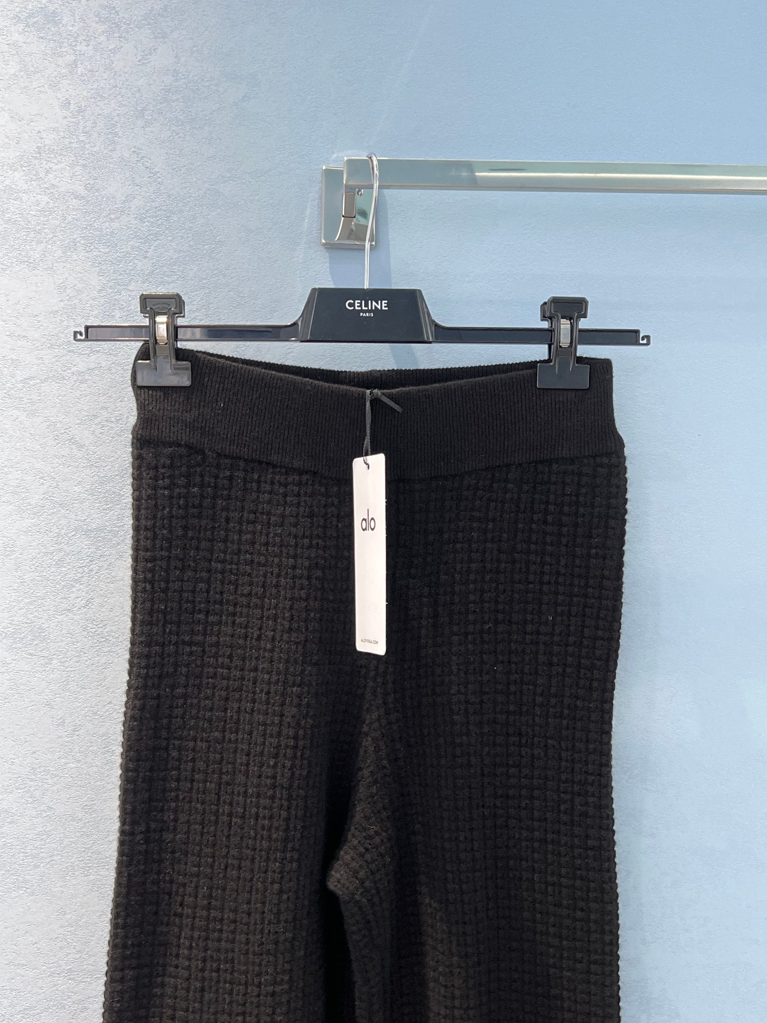 Alo-Wavg Knitted Broad-Legged Pants: Comfortable and Stylish Suit for Women - 图片 2