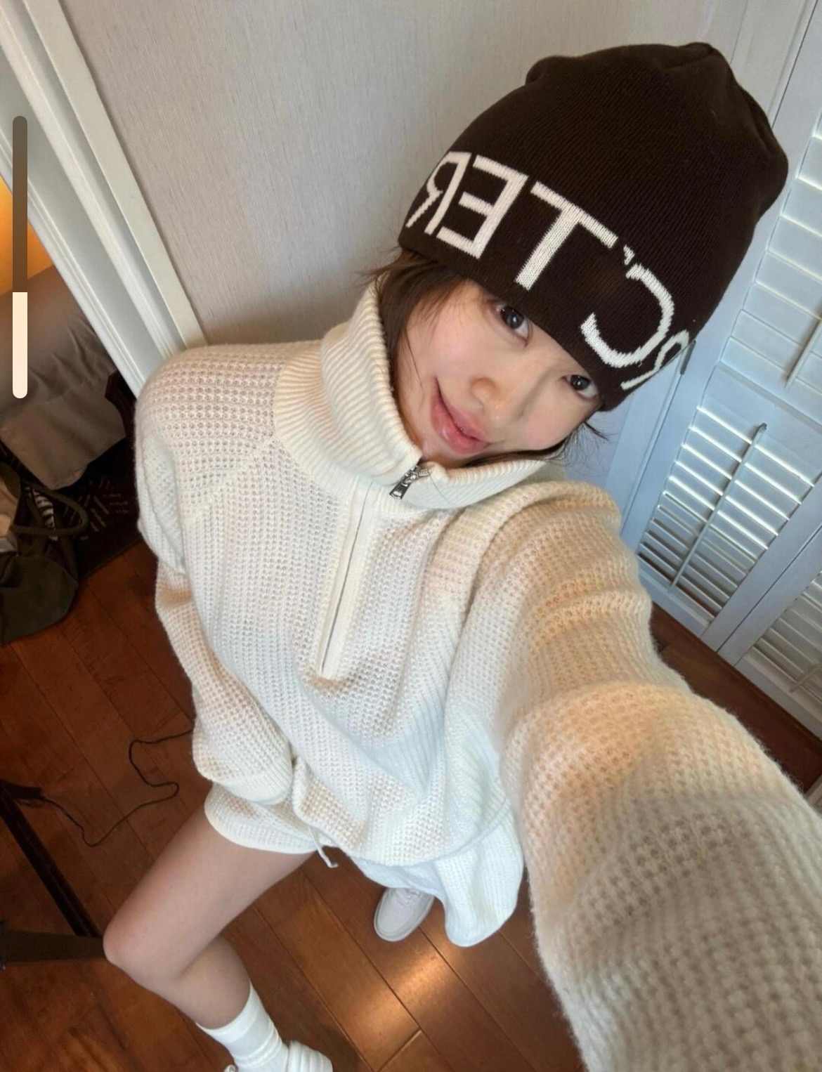 “Comfortable and Stylish Knit Shorts with High Waist and Micro-A Font Modulation” - 图片 4