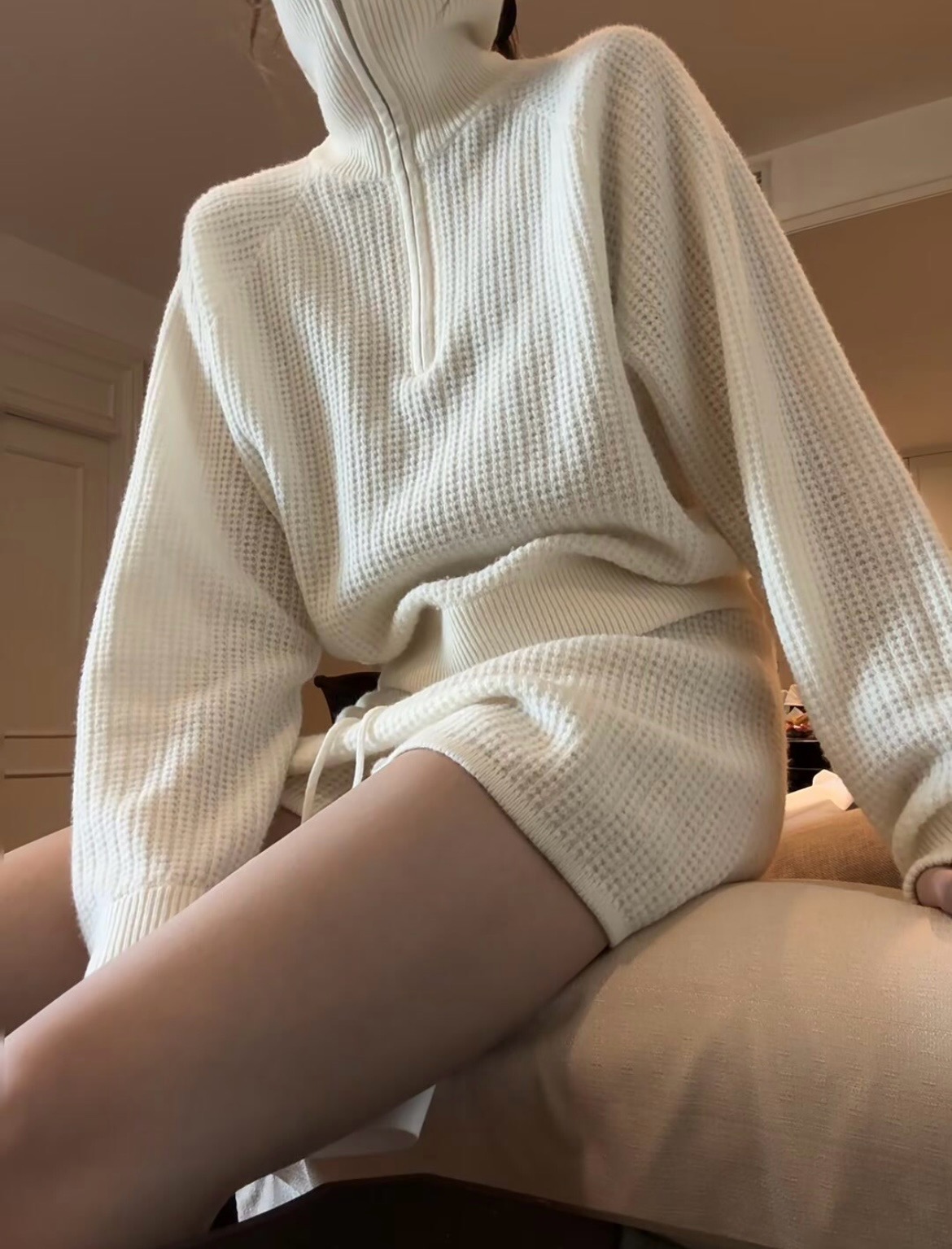 “Comfortable and Stylish Knit Shorts with High Waist and Micro-A Font Modulation” - 图片 1