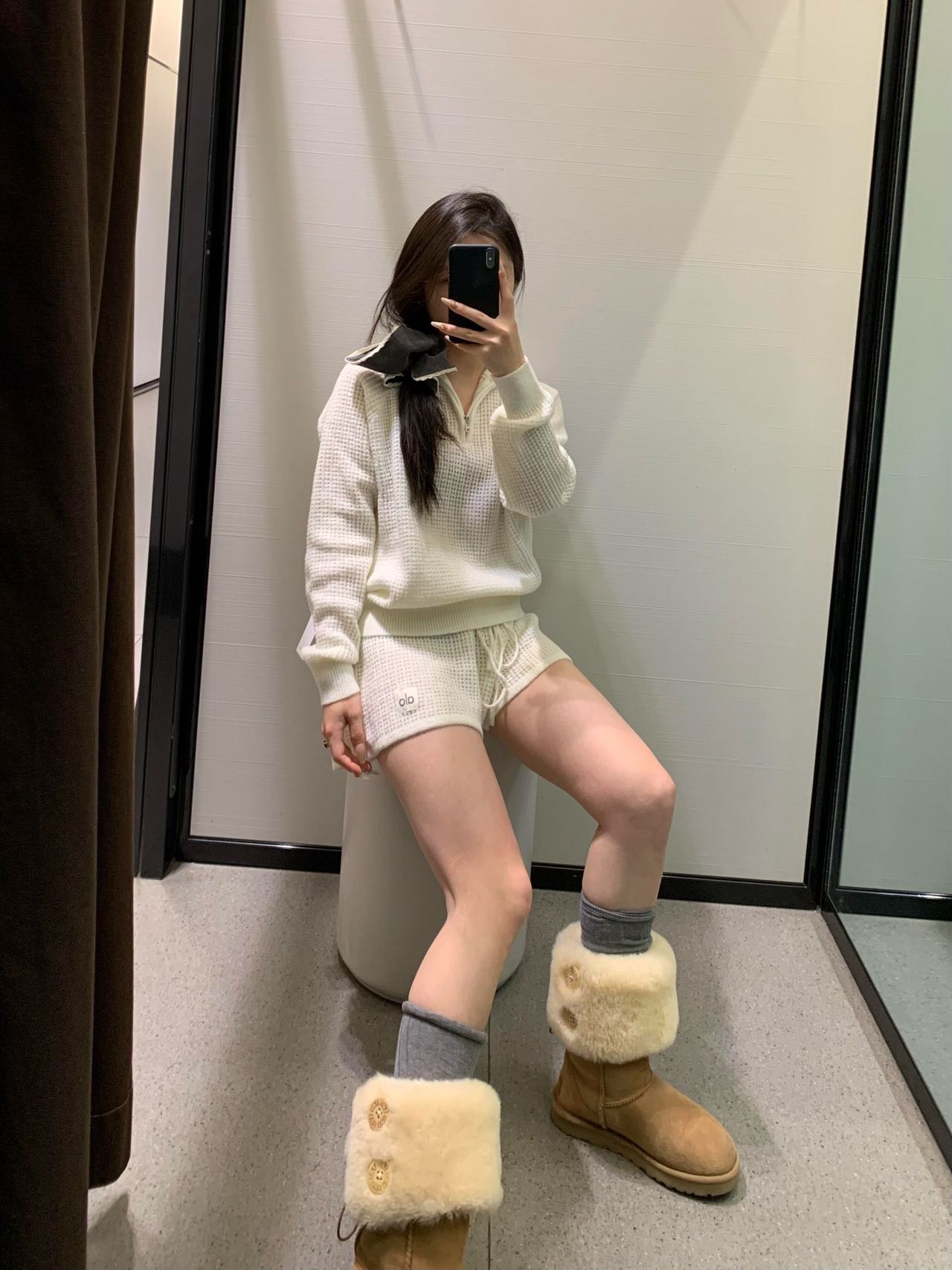 “Comfortable and Stylish Knit Shorts with High Waist and Micro-A Font Modulation” - 图片 2