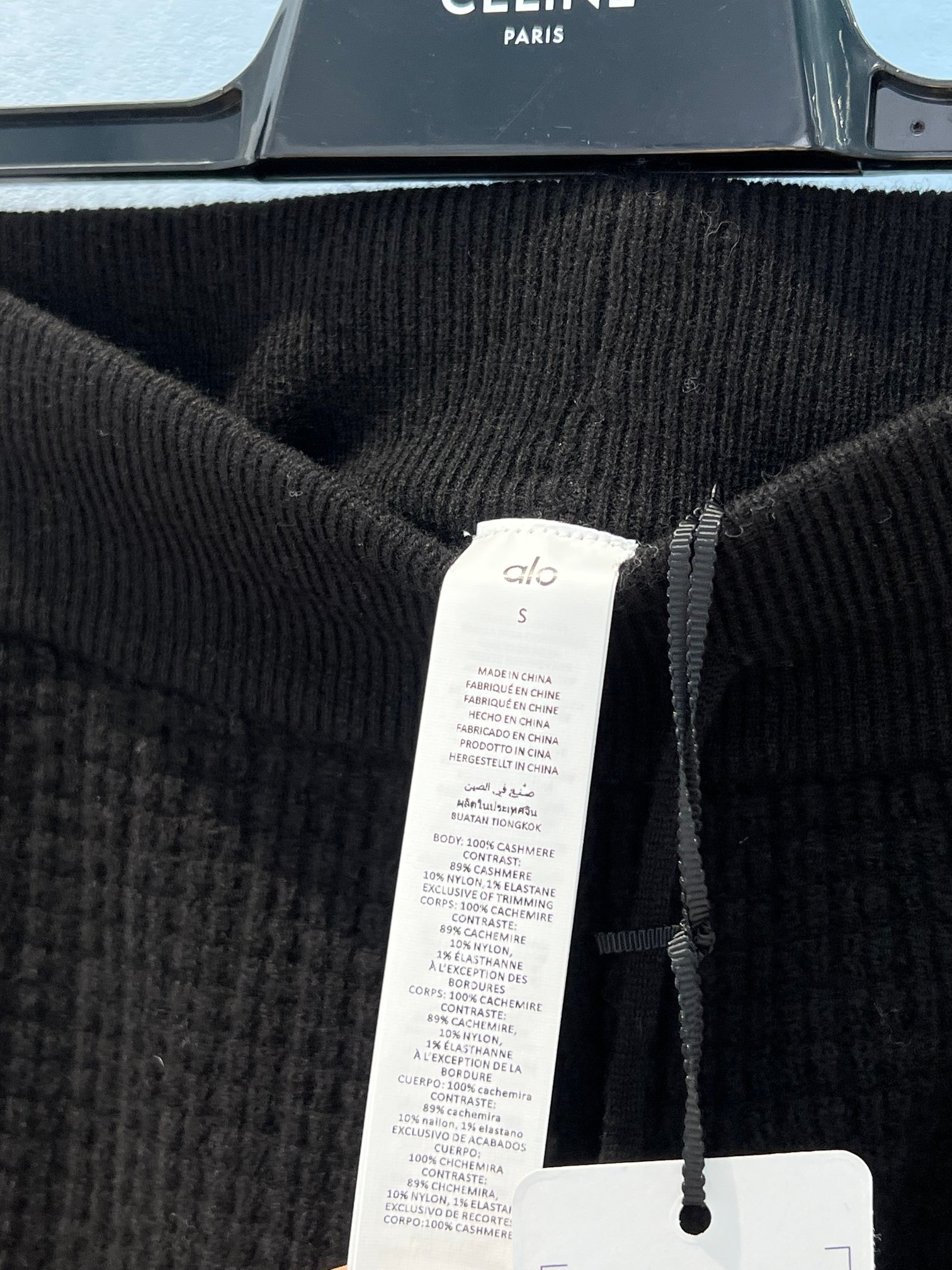 Stylish ALO Waffle Shorts: Effortless Chic with High Waist Design and Micro-A Font Leglines - 图片 5