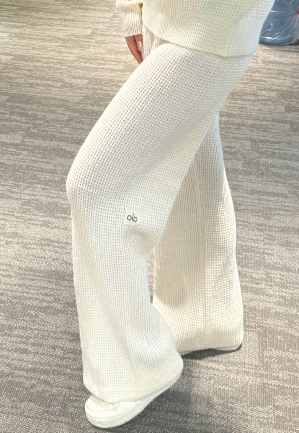 Comfortable High-Waist Waffle Knit Pants for Versatile Style from Home to Street - 图片 8