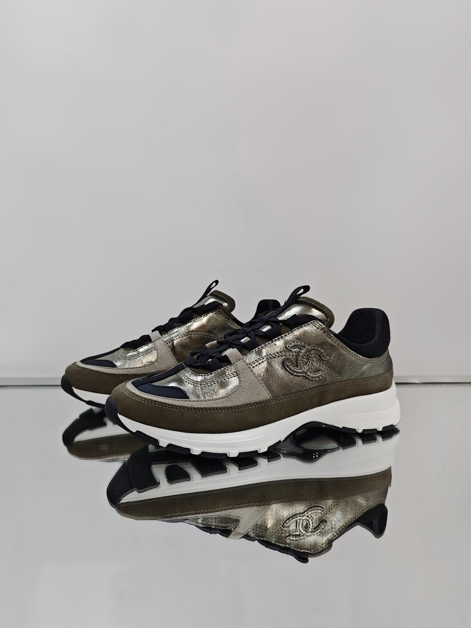 p285 ¡Disponible en stock! Chanel verde militar .25s.CHANEL Estilo deportivo informal [Feliz] ¡Color nuevo! ¡Nuevo proc…