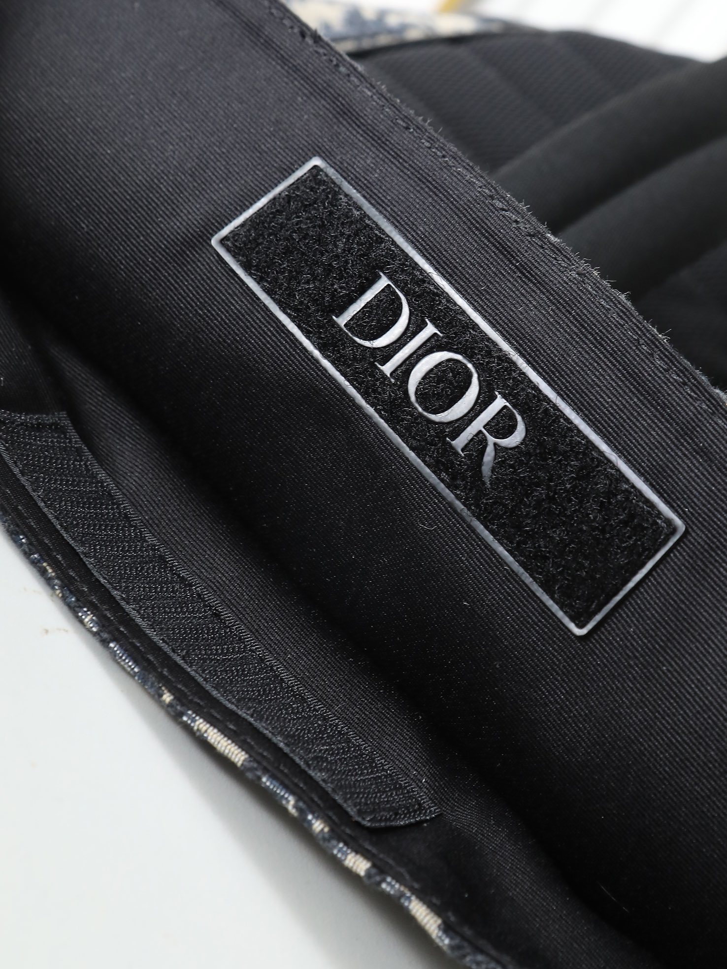 市场最高版本欢迎对比Dior8卷顶双肩背包米色Oblique印花面料编号:1ESBA216YKY_H03