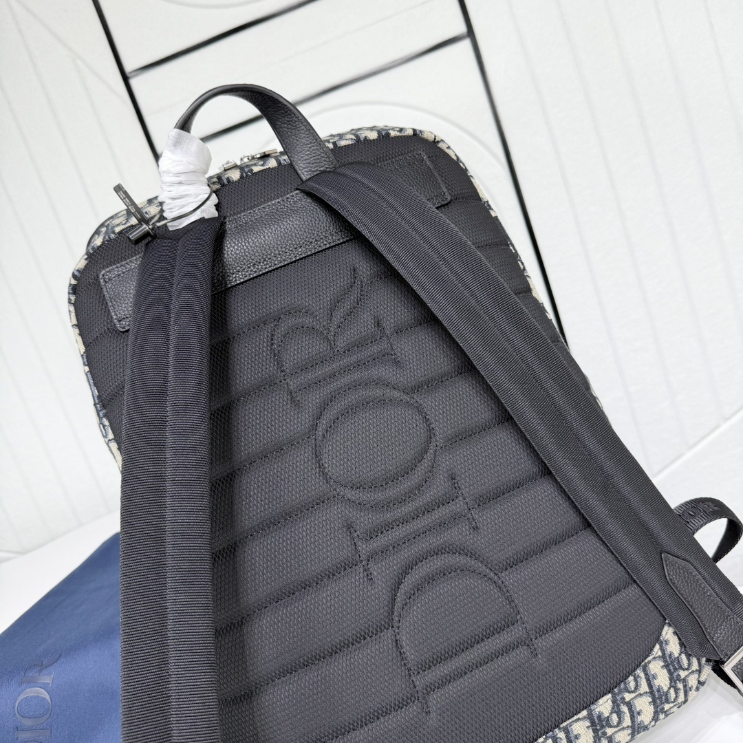 Rider Soft 拉链双肩背包米色和黑色 Oblique 印花面料搭配黑色粒面牛皮革编号: 1ESB