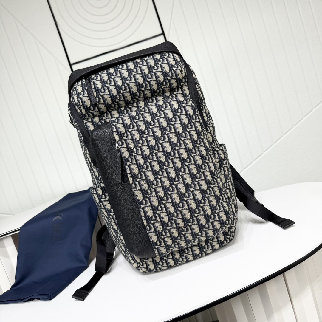 Rider Soft 拉链双肩背包米色和黑色 Oblique 印花面料搭配黑色粒面牛皮革编号: 1ESB