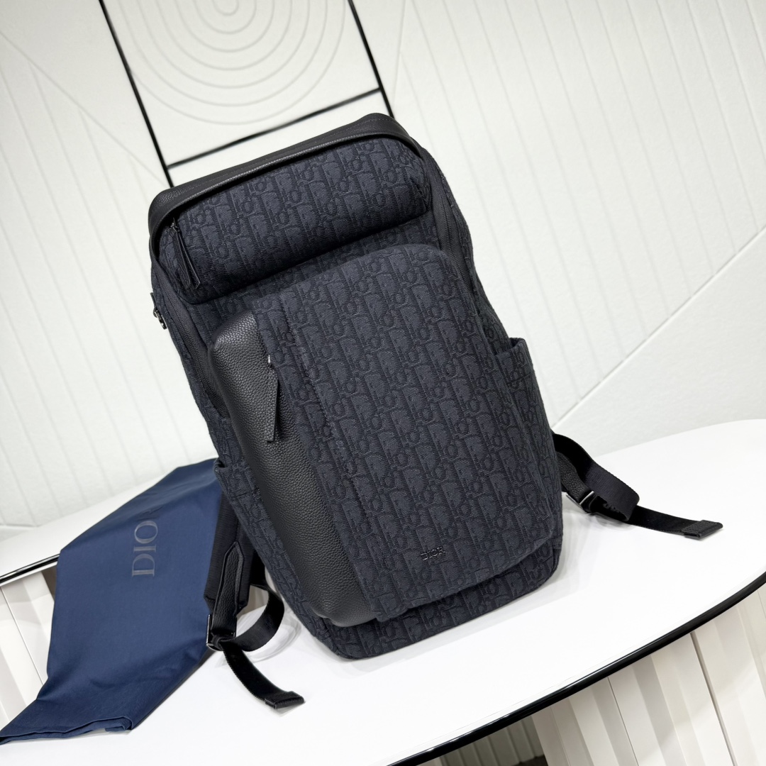 Rider Soft 拉链双肩背包黑色 Oblique 印花面料和黑色粒面牛皮革编号: 1ESBA229