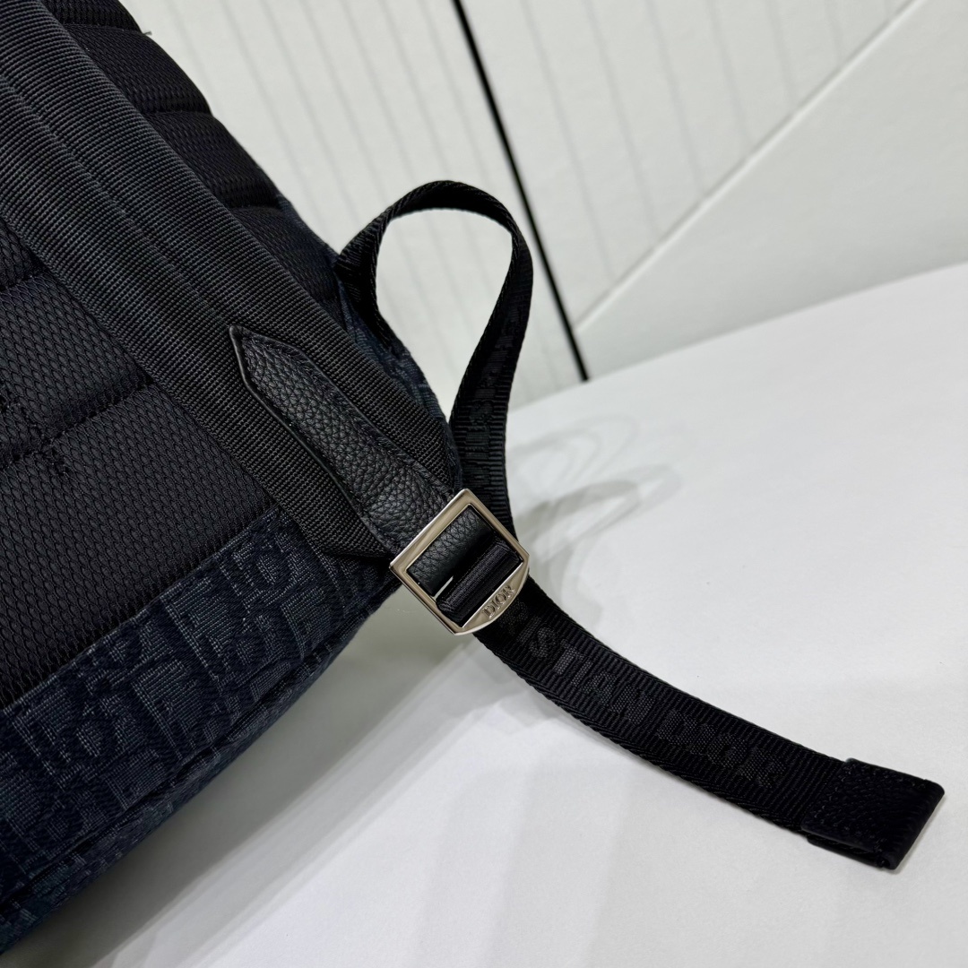 Rider Soft 拉链双肩背包黑色 Oblique 印花面料和黑色粒面牛皮革编号: 1ESBA229