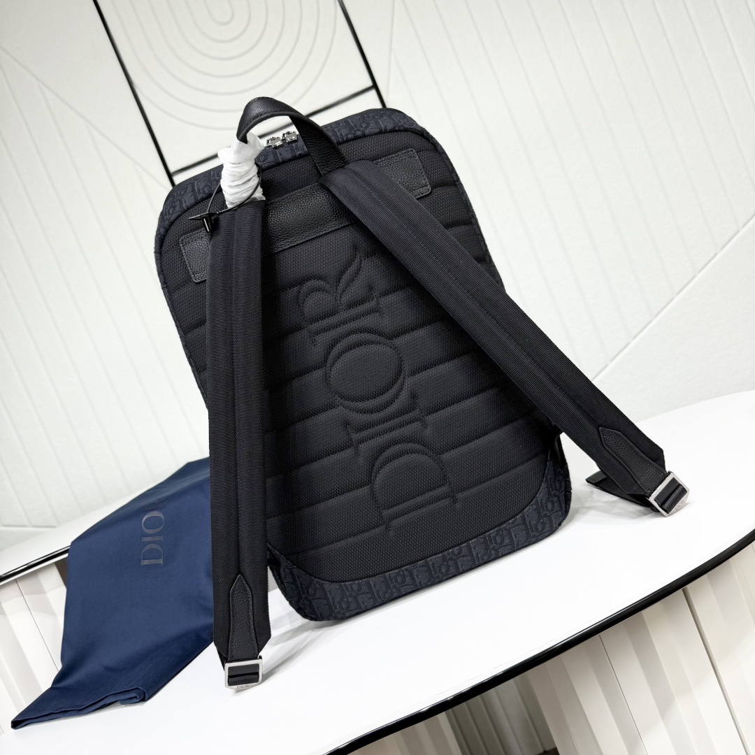 Rider Soft 拉链双肩背包黑色 Oblique 印花面料和黑色粒面牛皮革编号: 1ESBA229