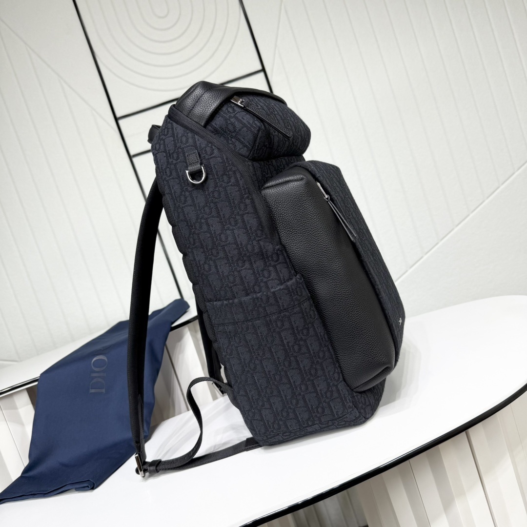 Rider Soft 拉链双肩背包黑色 Oblique 印花面料和黑色粒面牛皮革编号: 1ESBA229