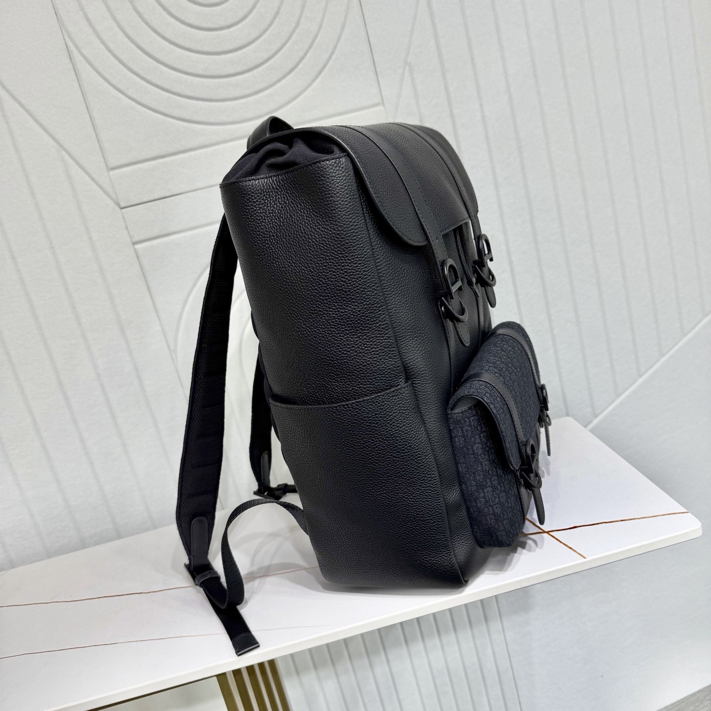 Dior Style Black Leather Backpack Bags detail image 2 from source 776394