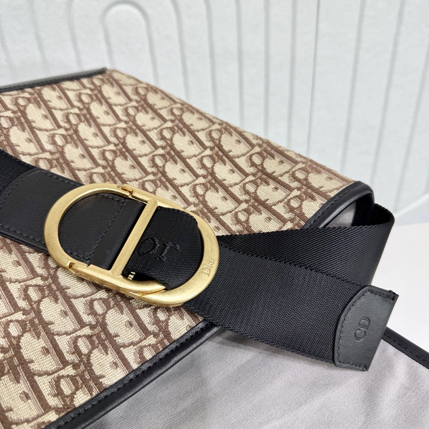 Dior Style Brown Leather Top Handle Bag style reference detail image 8 from source 776391