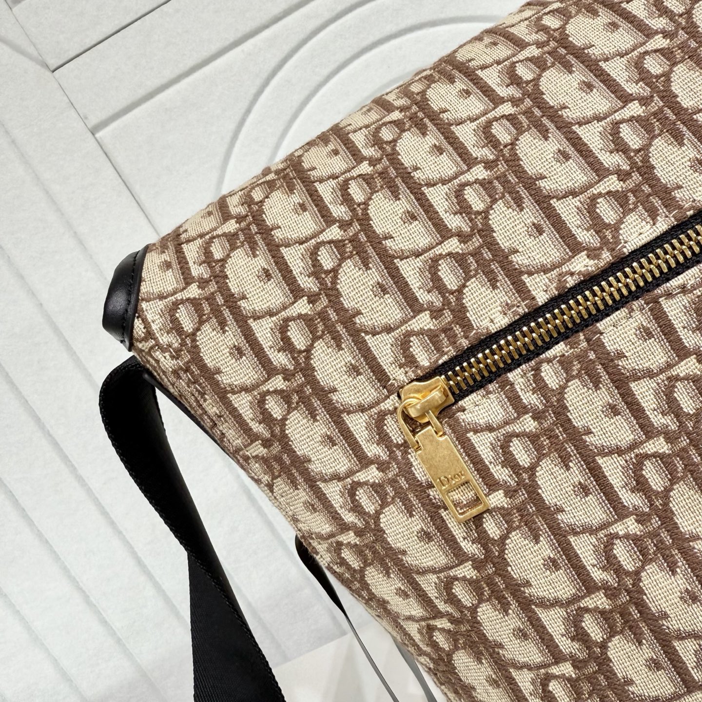 Dior Style Brown Leather Top Handle Bag style reference detail image 5 from source 776391