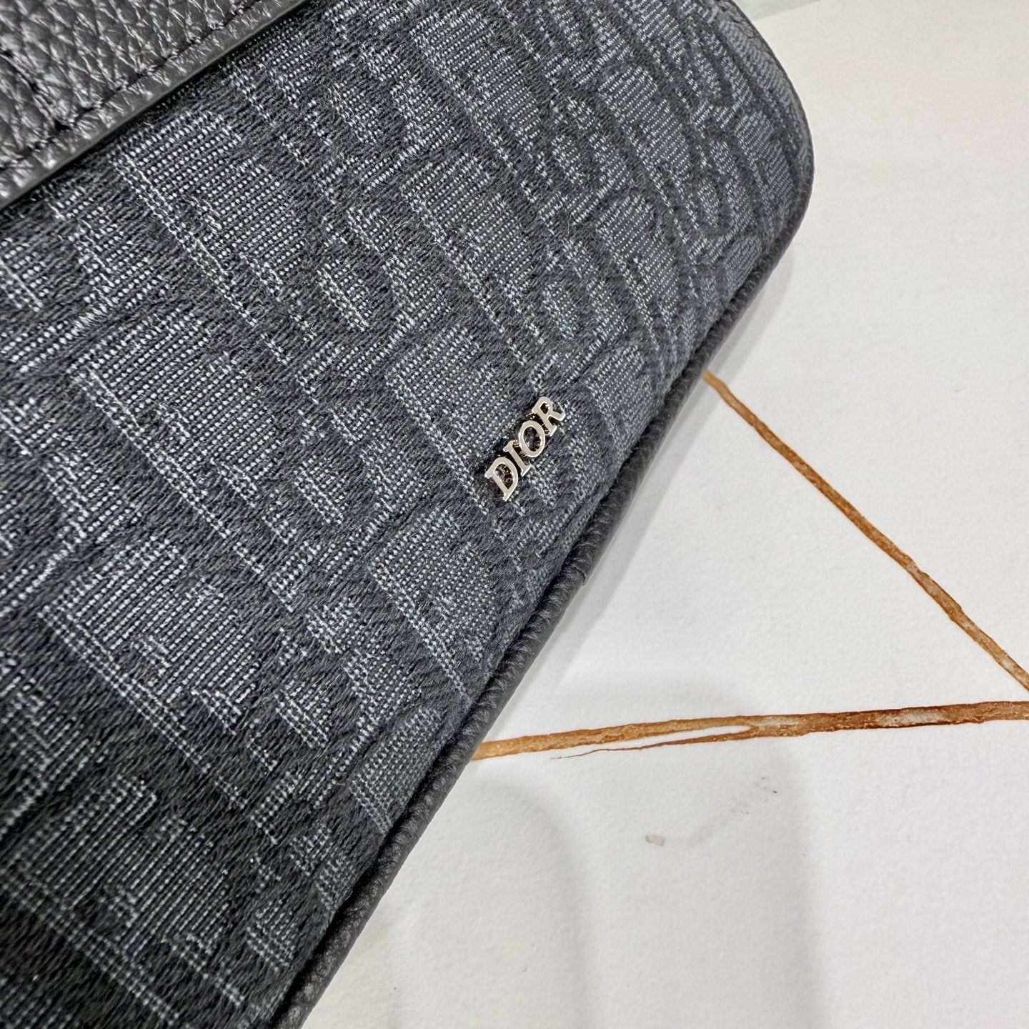 市场最高版本(原单品质)欢迎对比 【保证头层牛皮❗❗❗拒绝超纤二层皮】 (配盒子,礼品袋) Safari 信使包(附肩带 市场最高版本(原单品质)欢迎对比 【保证头层牛皮❗❗❗拒绝超纤二层皮】 (配盒子,礼品袋) Safari 信使包(附肩带