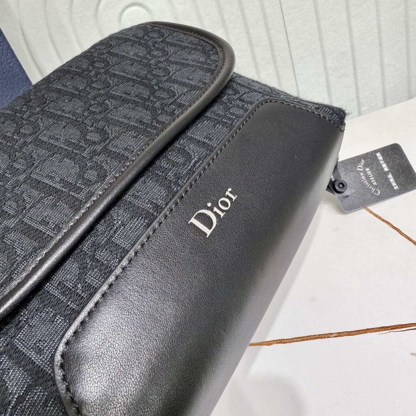 【市场最高版本】(原单品质)正品打版 «配盒子/礼品袋» 迷你 Dior Jett 翻盖信使包 棕色 Oblique 印 【市场最高版本】(原单品质)正品打版 «配盒子/礼品袋» 迷你 Dior Jett 翻盖信使包 棕色 Oblique 印