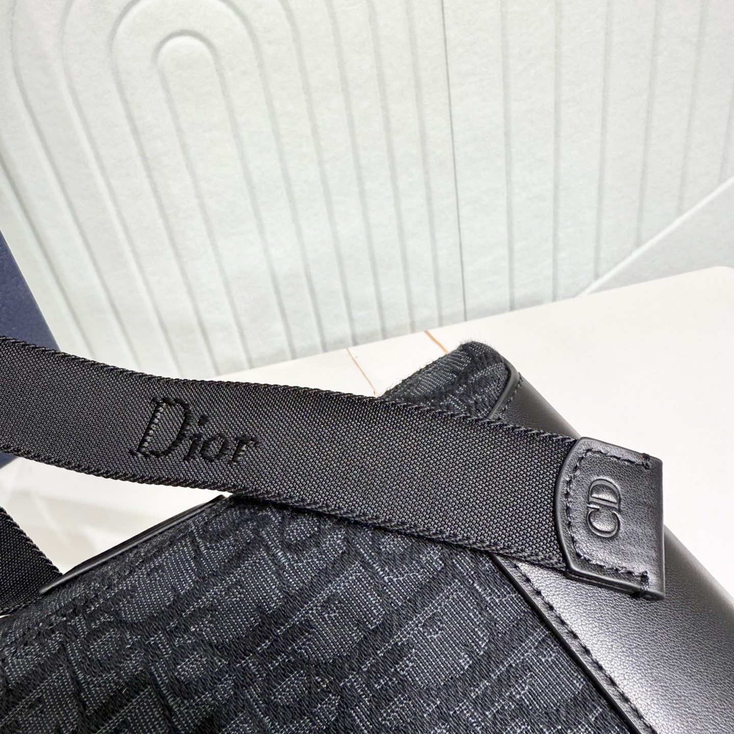 【市场最高版本】(原单品质)正品打版 «配盒子/礼品袋» 迷你 Dior Jett 翻盖信使包 棕色 Oblique 印 【市场最高版本】(原单品质)正品打版 «配盒子/礼品袋» 迷你 Dior Jett 翻盖信使包 棕色 Oblique 印