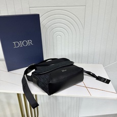 【市场最高版本】(原单品质)正品打版 «配盒子/礼品袋» 迷你 Dior Jett 翻盖信使包 棕色 Oblique 印 【市场最高版本】(原单品质)正品打版 «配盒子/礼品袋» 迷你 Dior Jett 翻盖信使包 棕色 Oblique 印