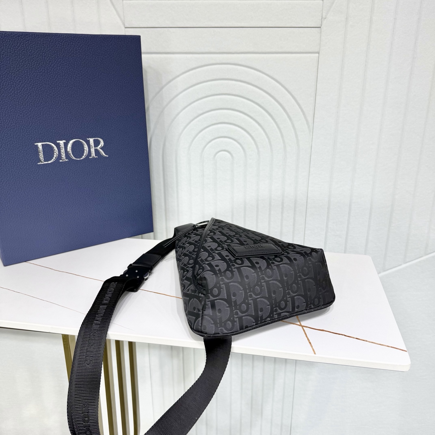 【市场最高版本】(原单品质)正品打版 «配盒子/礼品袋» Dior Trek 拉链单肩包 黑色 Oblique 印花尼龙 【市场最高版本】(原单品质)正品打版 «配盒子/礼品袋» Dior Trek 拉链单肩包 黑色 Oblique 印花尼龙