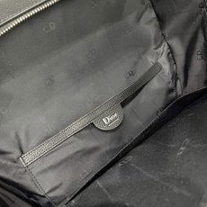 市场最高版本(原单品质)正品打版 【保证全头层进口牛皮,拒绝二层皮,拒绝超纤皮】 CD Icon 商务双肩背包 黑色哑光 市场最高版本(原单品质)正品打版 【保证全头层进口牛皮,拒绝二层皮,拒绝超纤皮】 CD Icon 商务双肩背包 黑色哑光