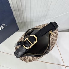 【市场最高版本】(原单品质)正品打版 «配盒子/礼品袋» Dior Jett 手拿包 棕色 Oblique 印花面料 编 【市场最高版本】(原单品质)正品打版 «配盒子/礼品袋» Dior Jett 手拿包 棕色 Oblique 印花面料 编
