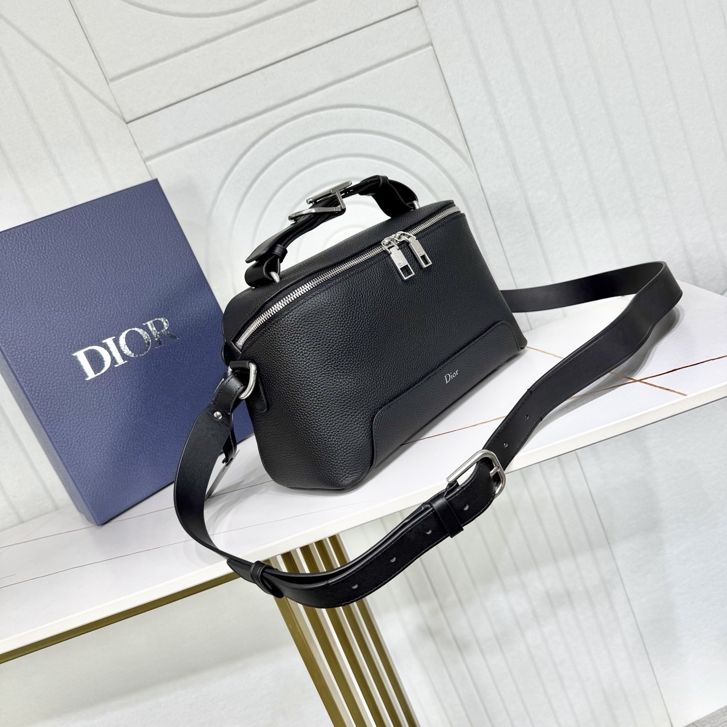 【市场最高版本】(原单品质)正品打版 «配盒子/礼品袋» Dior Archie 拉链手袋(附肩带) 黑色粒面牛皮革 编 【市场最高版本】(原单品质)正品打版 «配盒子/礼品袋» Dior Archie 拉链手袋(附肩带) 黑色粒面牛皮革 编