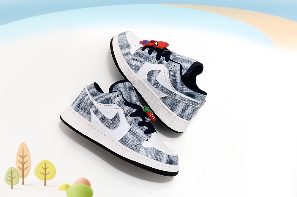 图片[3]-Jordan/乔丹 童鞋版本上线👣你家有个fashion宝贝👶🏻中底注胶孔内置真Sole气垫❗️耐克Air Jordan Brand 1 Mid GS\”Hulk\”AJ1乔丹一代低帮经典复古文化休闲运动篮球鞋“乔1低邦童鞋系列” 类型：低邦童鞋 尺码：22 23 24 25 26 27 28 29 30 31 32 33 34 35 36 37-选品中心