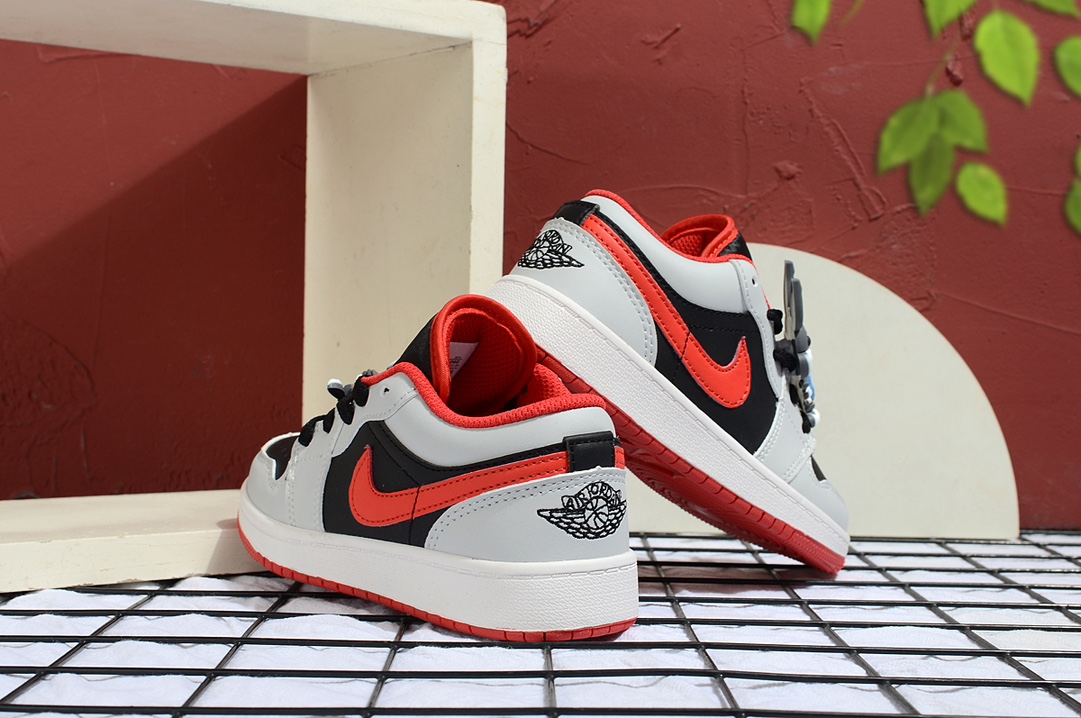 图片[4]-Jordan/乔丹 童鞋版本上线👣你家有个fashion宝贝👶🏻中底注胶孔内置真Sole气垫❗️耐克Air Jordan Brand 1 Mid GS\”Hulk\”AJ1乔丹一代低帮经典复古文化休闲运动篮球鞋“乔1低邦童鞋系列” 类型：低邦童鞋 尺码：22 23 24 25 26 27 28 29 30 31 32 33 34 35 36 37-选品中心