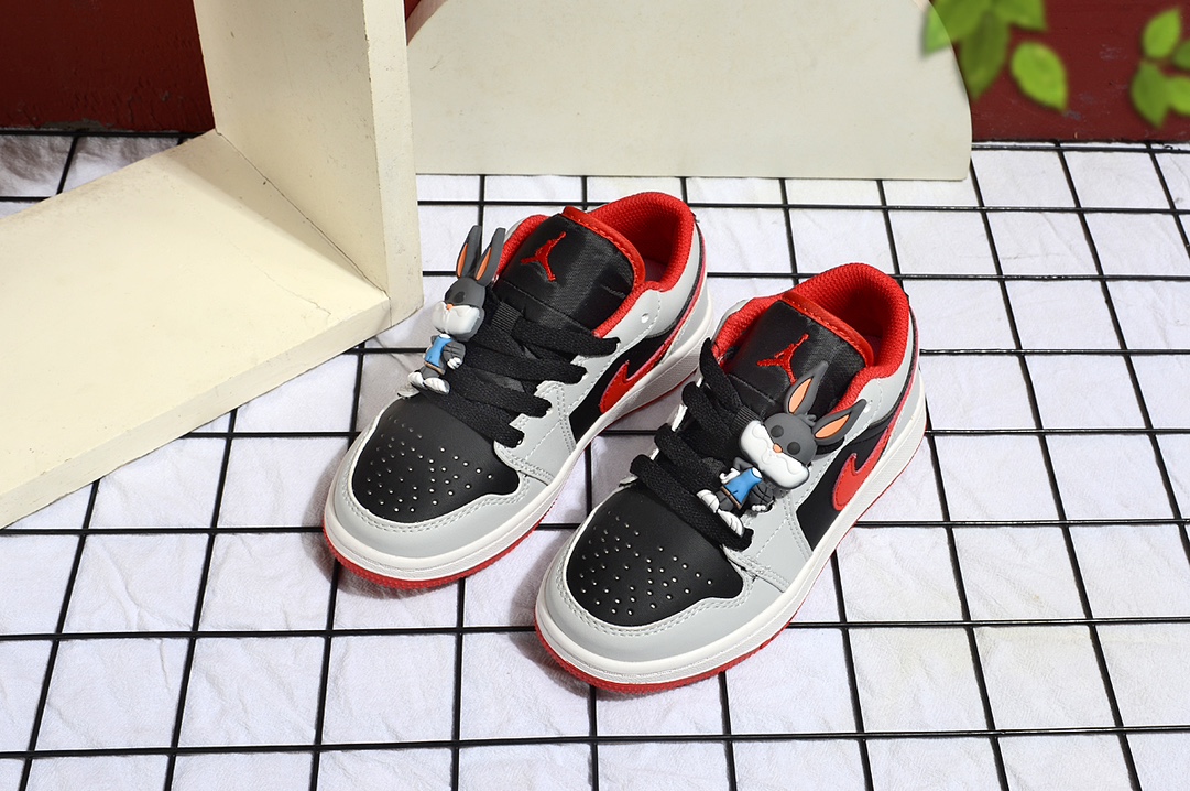 图片[6]-Jordan/乔丹 童鞋版本上线👣你家有个fashion宝贝👶🏻中底注胶孔内置真Sole气垫❗️耐克Air Jordan Brand 1 Mid GS\”Hulk\”AJ1乔丹一代低帮经典复古文化休闲运动篮球鞋“乔1低邦童鞋系列” 类型：低邦童鞋 尺码：22 23 24 25 26 27 28 29 30 31 32 33 34 35 36 37-选品中心