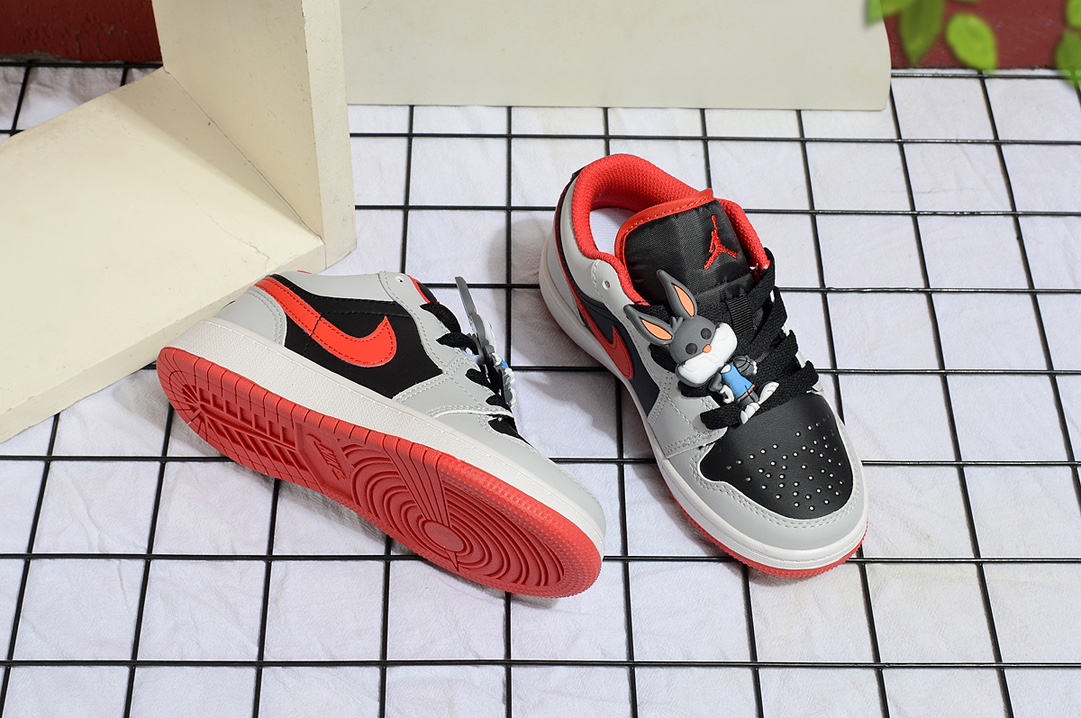 图片[2]-Jordan/乔丹 童鞋版本上线👣你家有个fashion宝贝👶🏻中底注胶孔内置真Sole气垫❗️耐克Air Jordan Brand 1 Mid GS\”Hulk\”AJ1乔丹一代低帮经典复古文化休闲运动篮球鞋“乔1低邦童鞋系列” 类型：低邦童鞋 尺码：22 23 24 25 26 27 28 29 30 31 32 33 34 35 36 37-选品中心